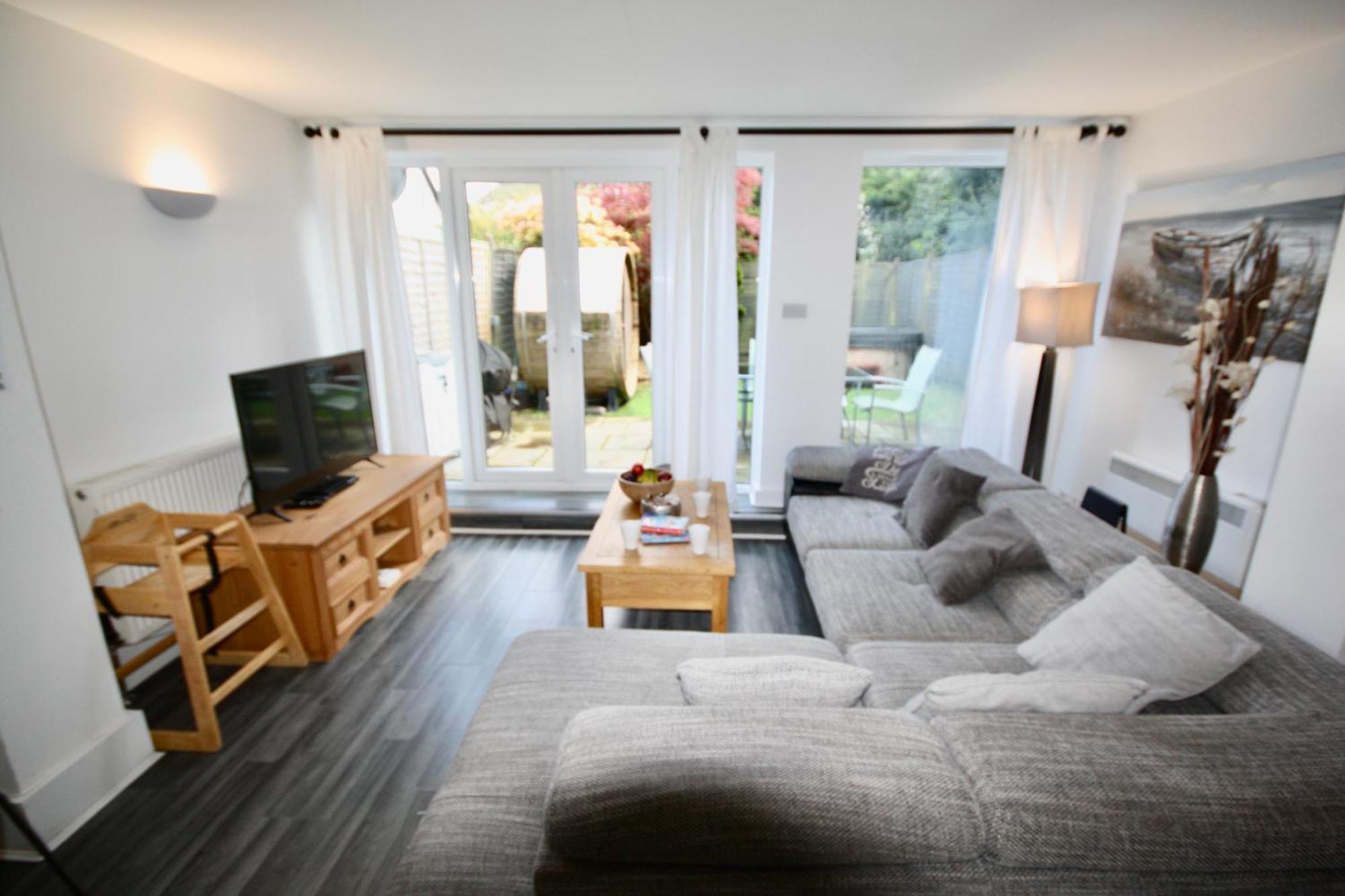 Bournemouth Hot Tub & Sauna Holiday Let Экстерьер фото