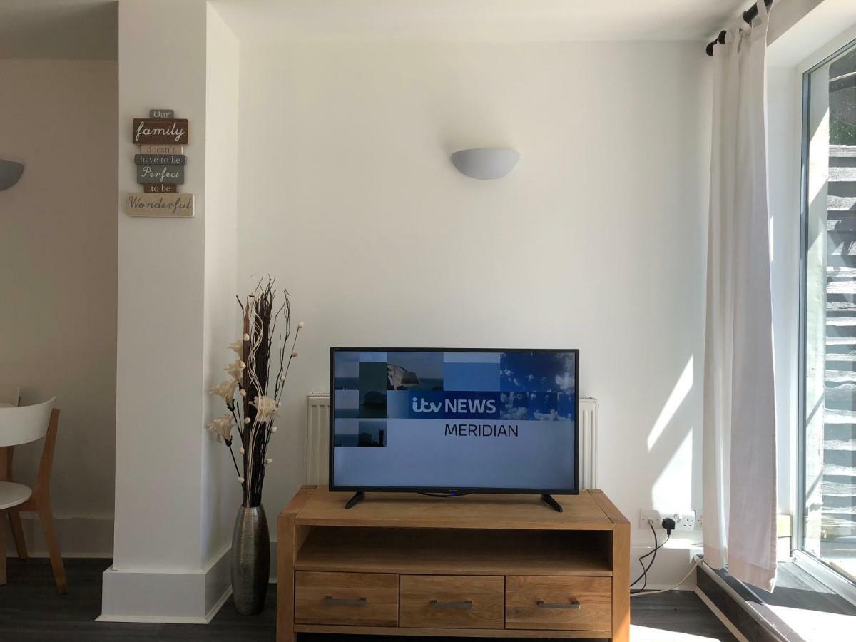 Bournemouth Hot Tub & Sauna Holiday Let Экстерьер фото