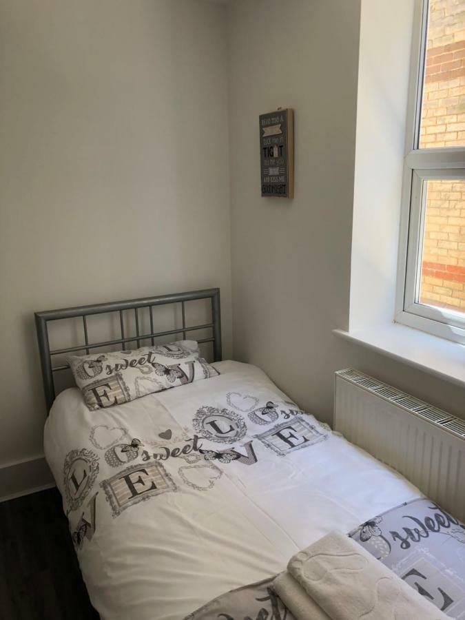 Bournemouth Hot Tub & Sauna Holiday Let Экстерьер фото