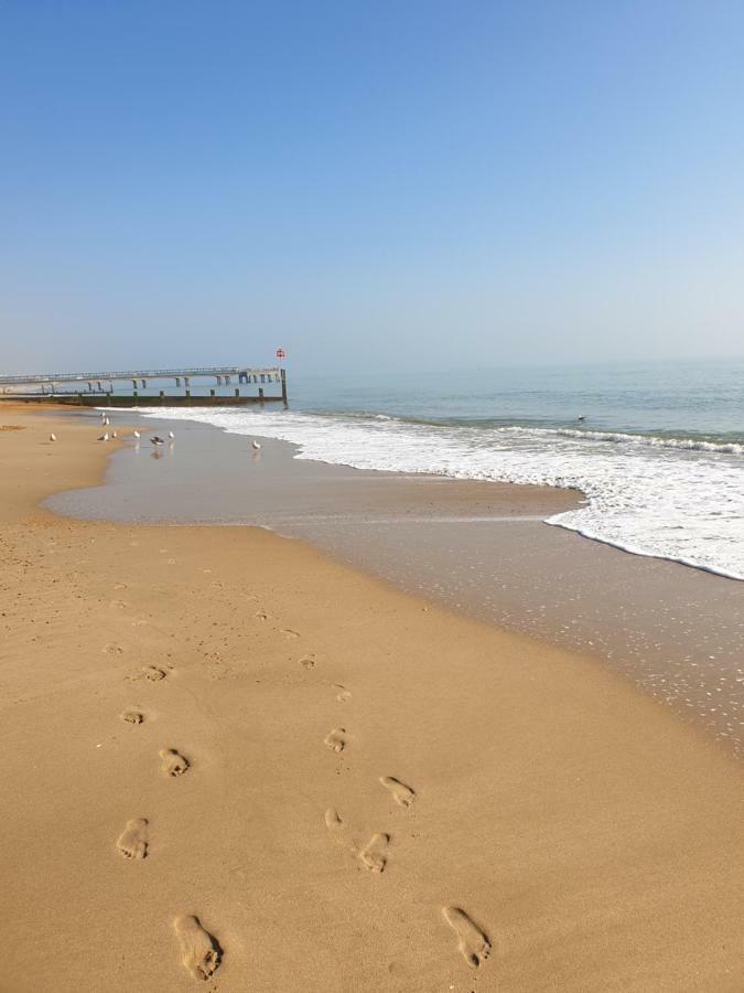 Bournemouth Hot Tub & Sauna Holiday Let Экстерьер фото